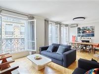 LIGHT-FILLED CHARMING APARTMENT BENEFITING FROM AN EXCELLENT FLOOR PLAN
