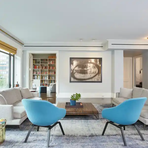 IMPRESSIVE FULL-FLOOR RESIDENCE FOR RENT