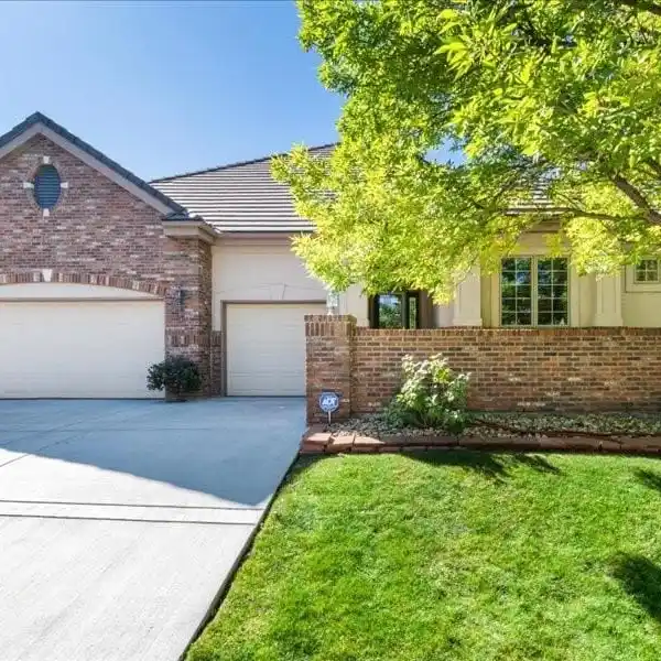 SOUGHT-AFTER CORAL PLACE RANCH-STYLE HOME