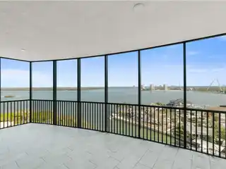 Bayside End-Unit in a New Tower