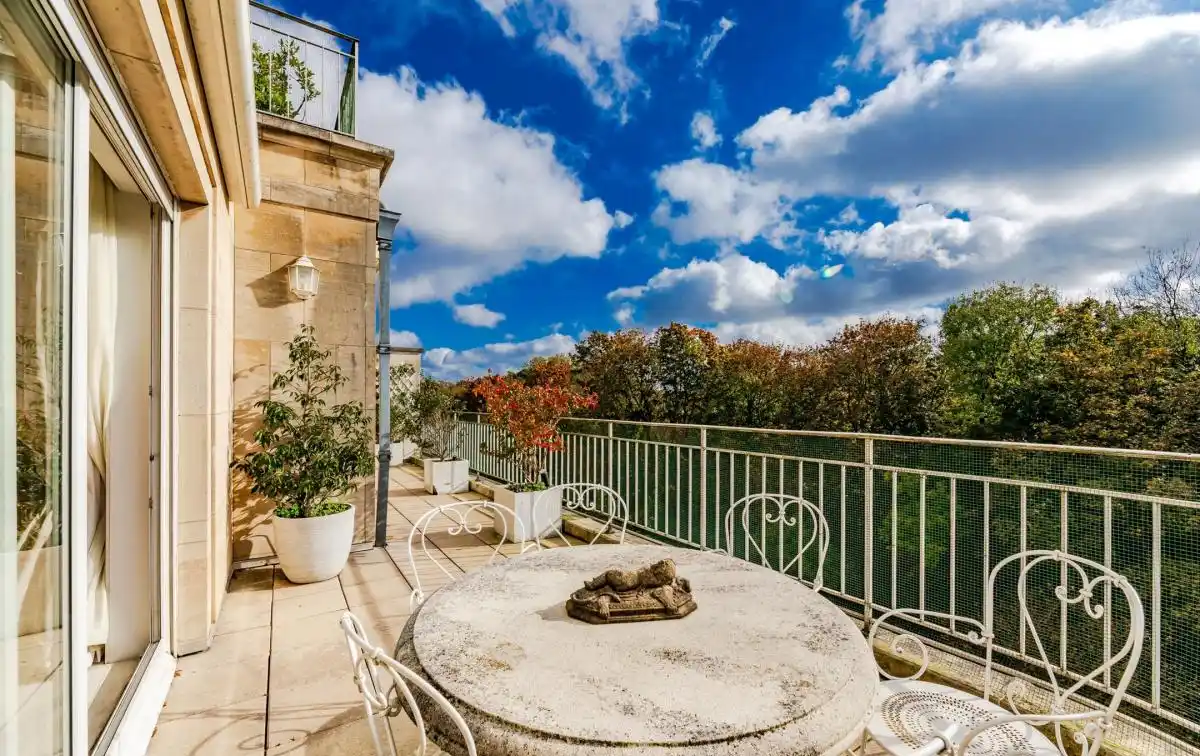 Attractive Duplex Penthouse Flat