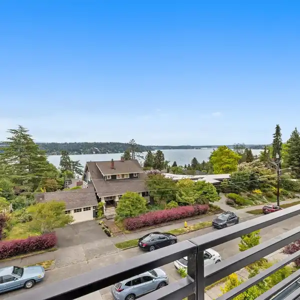CONTEMPORARY FARMHOUSE IN DESIRABLE SEWARD PARK