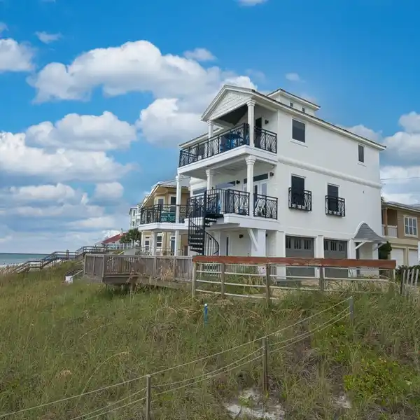 BEAUTIFUL GULF-FRONT BEACH HOME