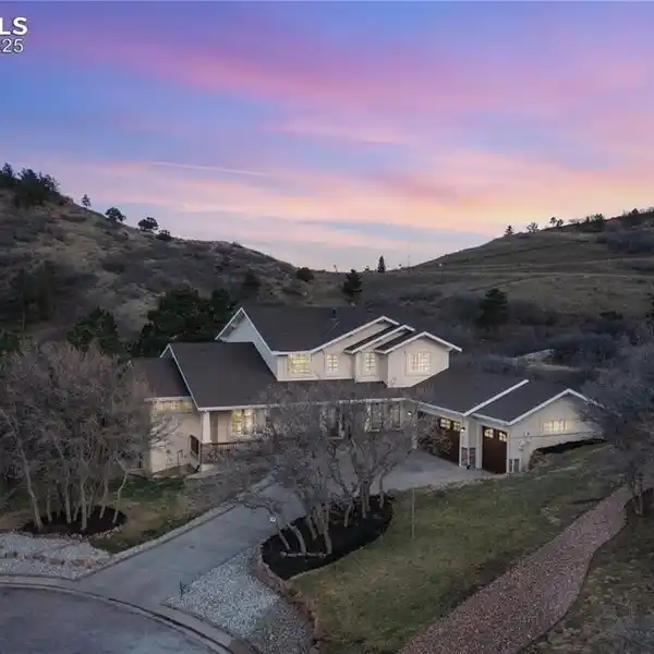 UPDATED LUXURY HOME ON A QUIET CUL-DE-SAC