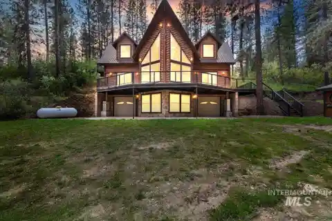 Charming Log Cabin Retreat Near Middle Fork Payette River