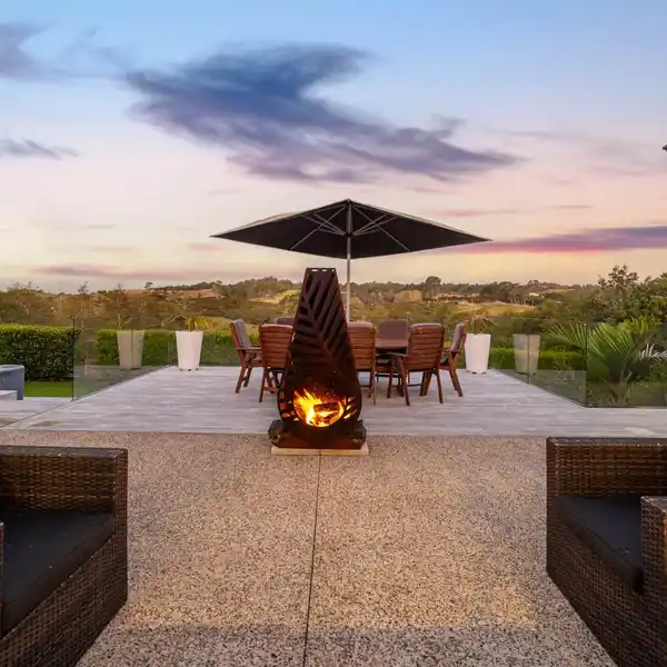 MODERN HOME ON LUSH 2.5 ACRES