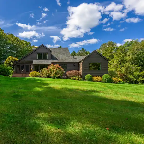 IMMACULATE CONTEMPORARY HOME ON FOUR SERENE ACRES