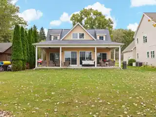 Gorgeous Devil's Lake Waterfront Home