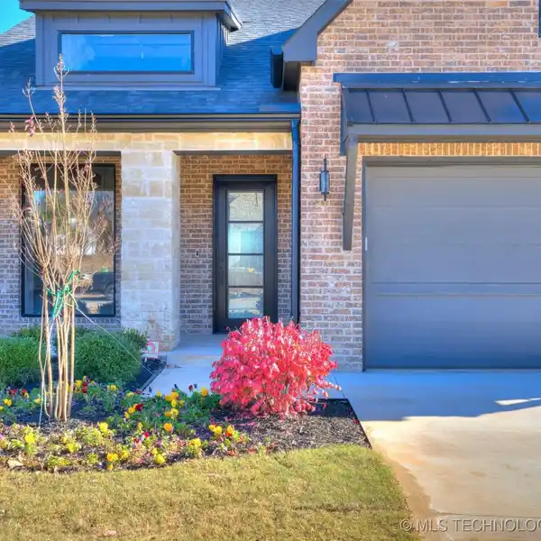 GORGEOUS HOME IN THE ESTATES AT RITZ HOLLOW