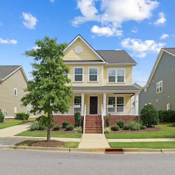 PRIME LOCATION IN COVETED HOLLINGSWORTH PARK