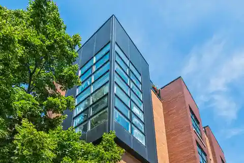 Modern Bucktown Beauty with Flex Space