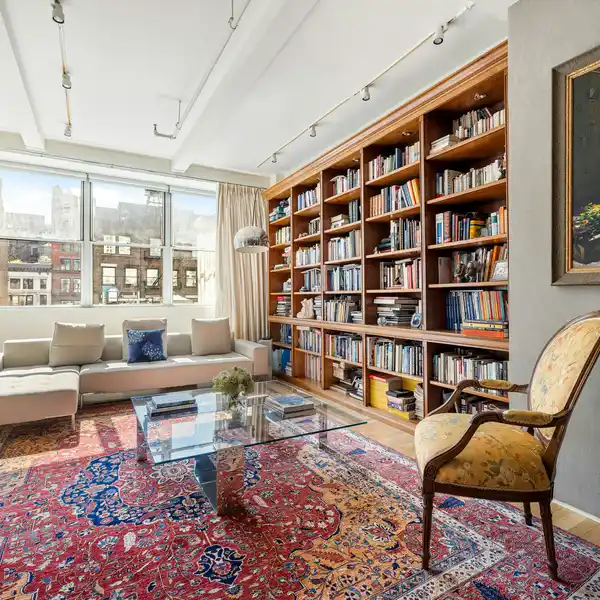ARCHITECT-DESIGNED PRE-WAR LOFT