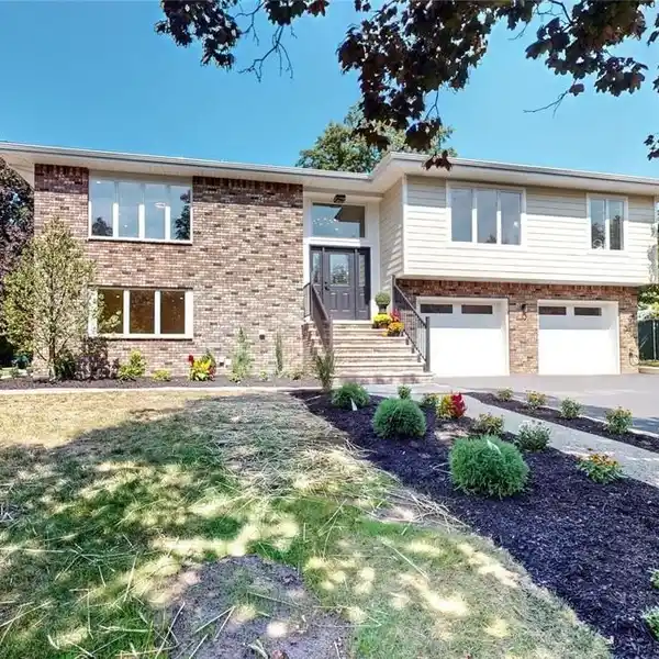 MODERN COMFORT MEETS TIMELESS ARCHITECTURAL GRACE