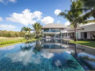 Exquisite Villa with Serene Ambiance