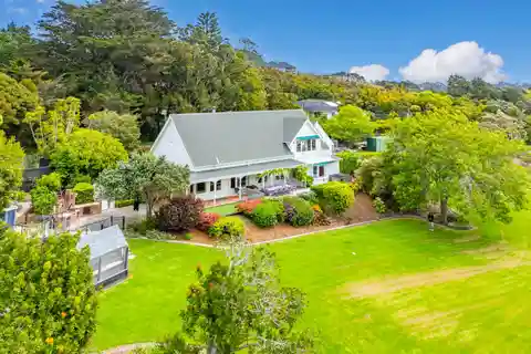 Stunning Property in Sought-after Coastal Location