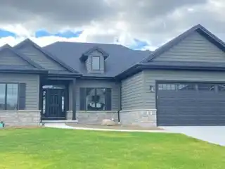 Magnificent Custom Built Ranch with Open Concept