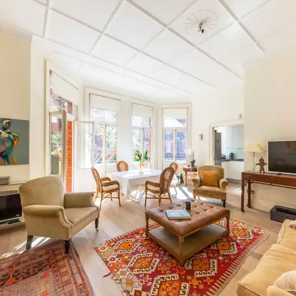 RAISED GROUND FLOOR FLAT WITH GARDEN ACCESS