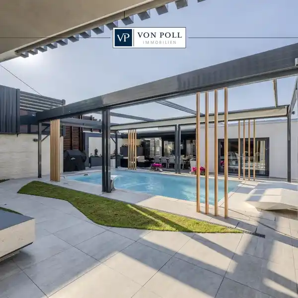 UNDERSTATEMENT MEETS HOLIDAY FLAIR