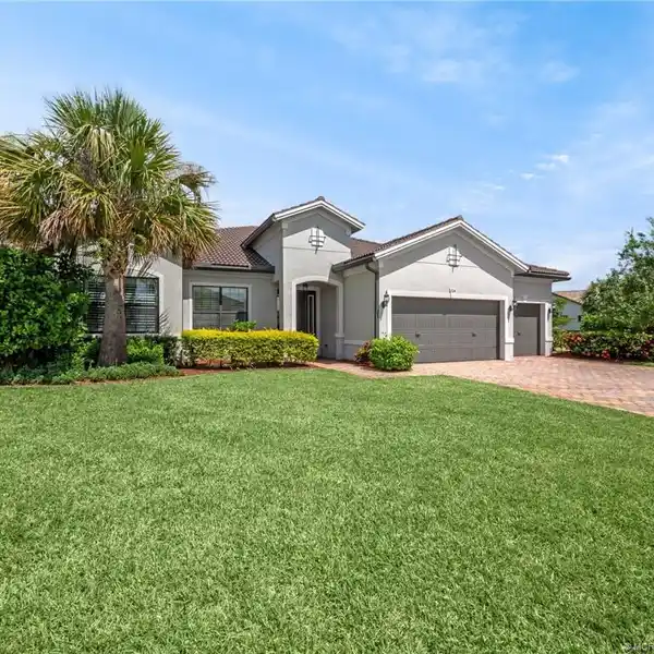 SPACIOUS HOME WITH TRIPLE-SPLIT FLOOR PLAN