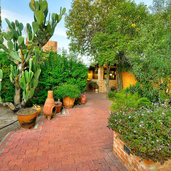 THE RANCH - CHARMING COMPOUND IN HISTORIC FT. LOWELL