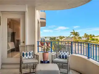 Beautiful Home in Solamar in the Heart of Park Shore