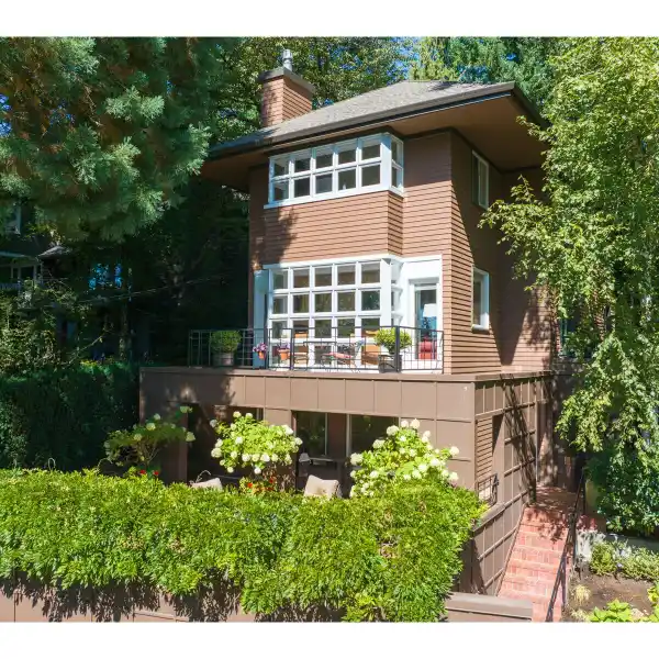 CUSTOM CONTEMPORARY IN THE HILLS OF COUNCIL CREST