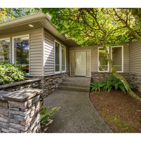 TRANQUIL HOME IN GALES CREEK
