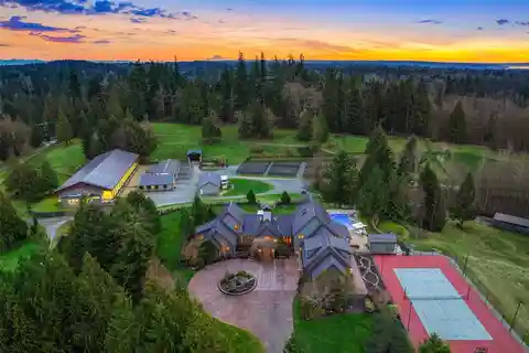 Unparalleled Resort-Style Private Estate