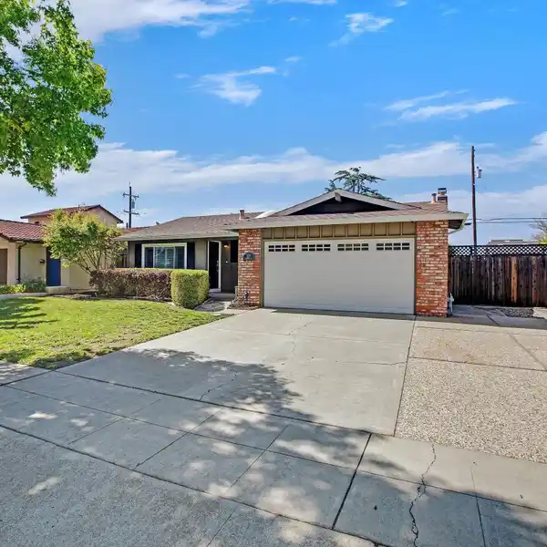 GORGEOUS HOME IN VALLEY VIEW REED