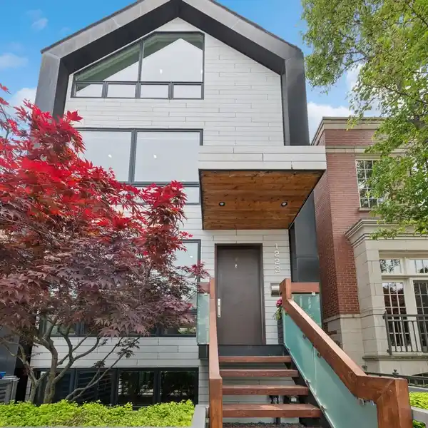 IMPECCABLY DESIGNED CUSTOM HOME STEPS FROM SUPERA PARK
