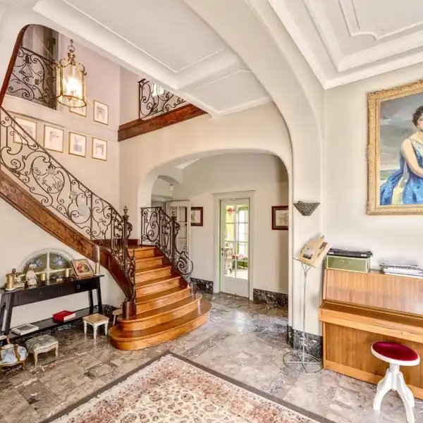CHARMING CIRCA 1921 VILLA