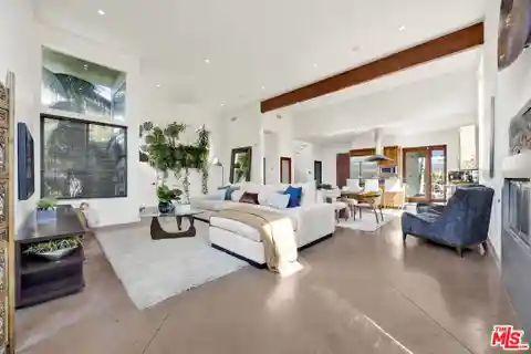 Modern Zen Retreat in the Heart of Venice