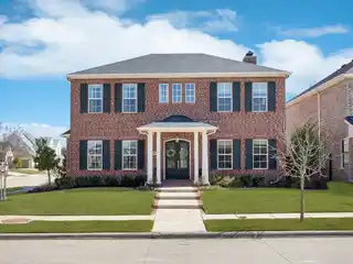 Luxury and Convenience in Desirable Point Vista