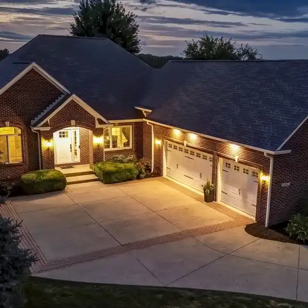 ELEGANCE AND COMFORT ON THE SAGAMORE GOLF COURSE