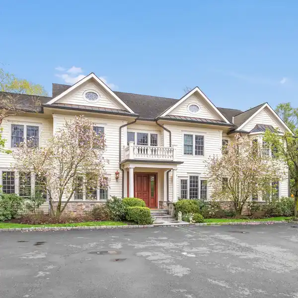 ELEGANT COLONIAL HOME ON A FLAT ACRE