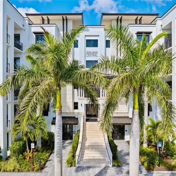 FABULOUS FULLY FURNISHED CONDO