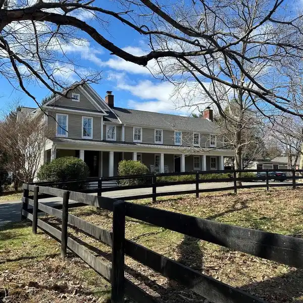 1820S FARMHOUSE WITH MODERN UPGRADES AND BARN