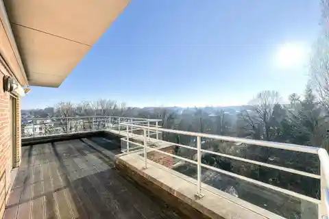 Bright Penthouse with a Large Terrace