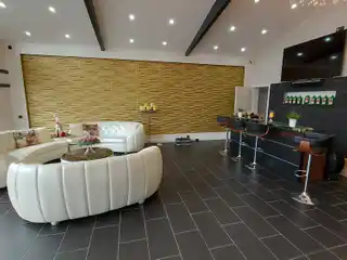 Villa with Exclusive Furnishings in a Fantastic Lakeside Location