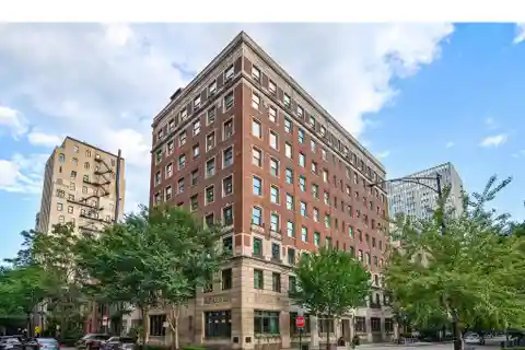 Extraordinary Top-Floor Residence