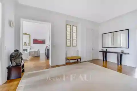 Luxurious Period Apartment with Shared Garden Access