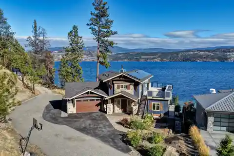 Oustanding Waterfront Escape