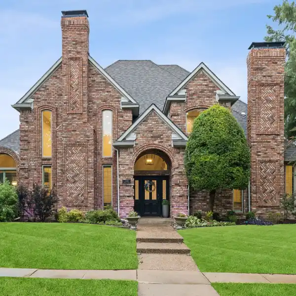 BEAUTIFULLY UPDATED HOME BLENDING STYLE AND COMFORT