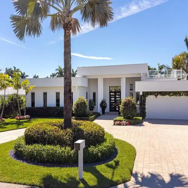 UNIQUE PROPERTY IN SOUGHT AFTER ROYAL HARBOR