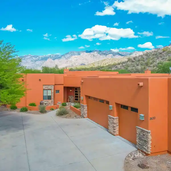 ELEGANT DESERT RETREAT