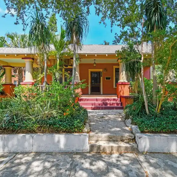 HISTORIC BUNGALOW WITH PRIVATE POOL