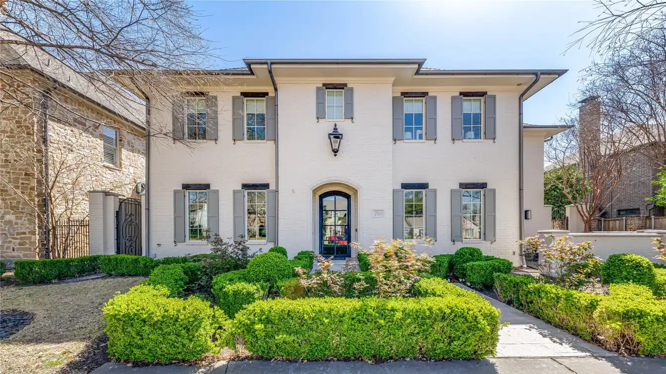 Beautifully Refreshed Ellen Grasso Home