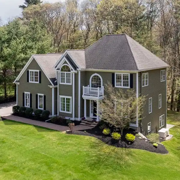 COLONIAL HOME FULL OF UPGRADES
