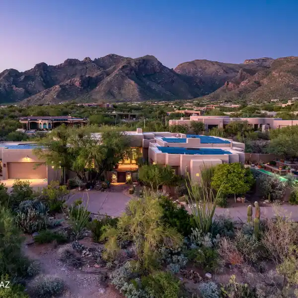 SPLENDID CONTEMPORARY RETREAT