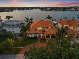 Coastal Elegance on Smacks Bayou